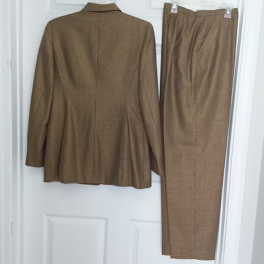 Jones New York size 4 Jacket, size 6 pants - Picture 2 of 5